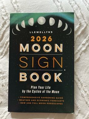 Llewellyn's 2026 Moon Sign Book